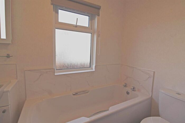 2 Bedroom Mobile Home For Sale In Arkley Park, Arkley, Barnet, EN5