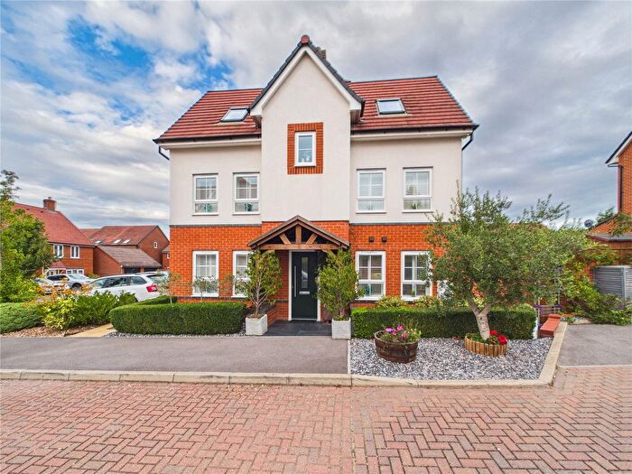 4 Bedroom End Of Terrace House For Sale In Errington Road, Andover, SP11