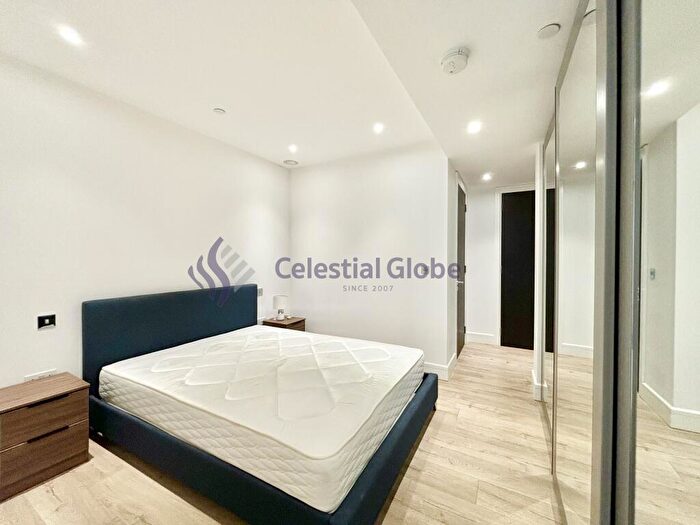 Studio To Rent In Neroli House, Piazza Walk, London, E1