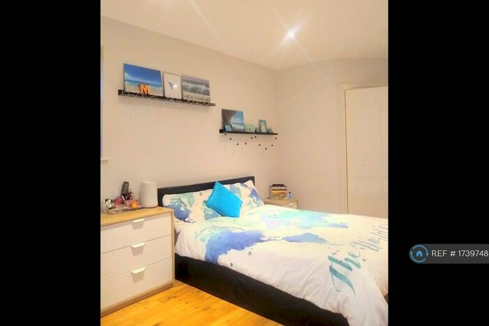 Studio To Rent In Barclay Rd, London, CR0