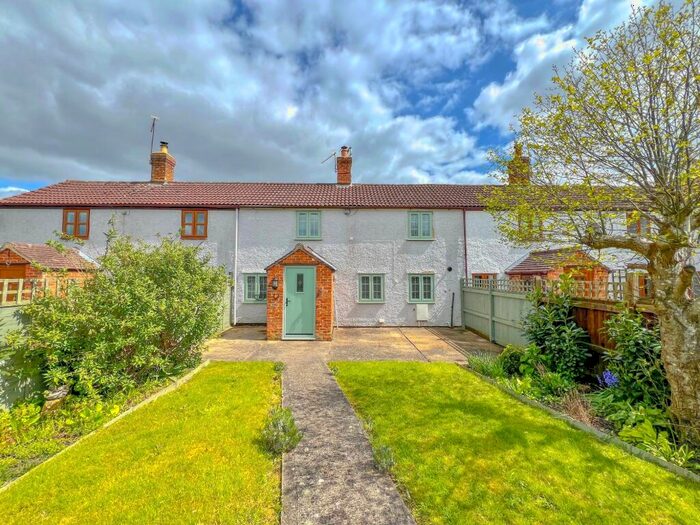 3 Bedroom Cottage For Sale In Station Cottages, Shrivenham, Swindon, SN6