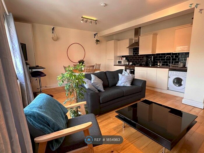 1 Bedroom Flat To Rent In High Road, London, N12