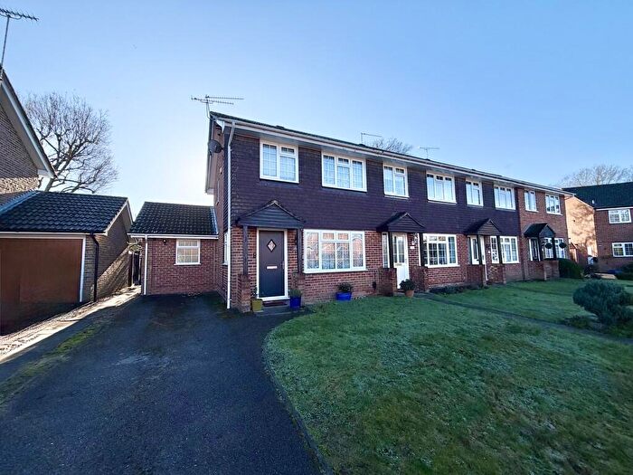 3 Bedroom End Of Terrace House For Sale In Henley Drive, Frimley Green, GU16