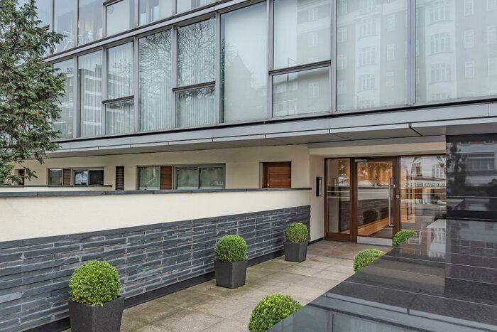3 Bedroom Apartment To Rent In Abbey Road, St Johns Wood, NW8