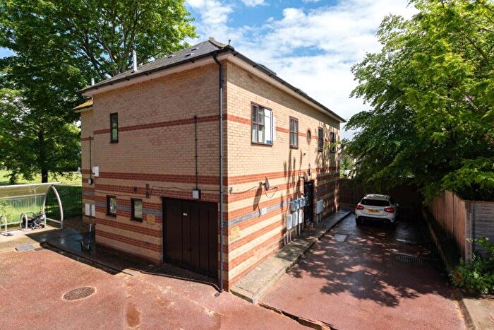 2 Bedroom Apartment For Sale In Benhill Road, Sutton, SM1