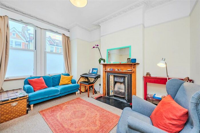 2 Bedroom Flat To Rent In Honeybrook Road, London, SW12