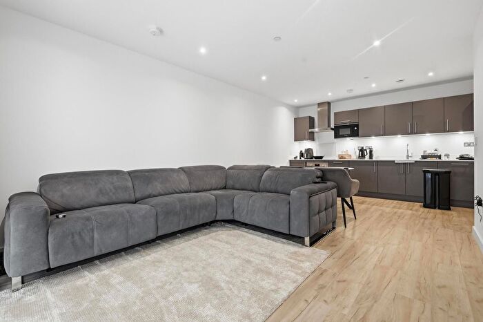 2 Bedroom Flat To Rent In Royal Quay Road, E16