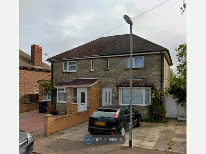 4 Bedroom Semi-Detached House To Rent In Thoday Street, Cambridge, CB1
