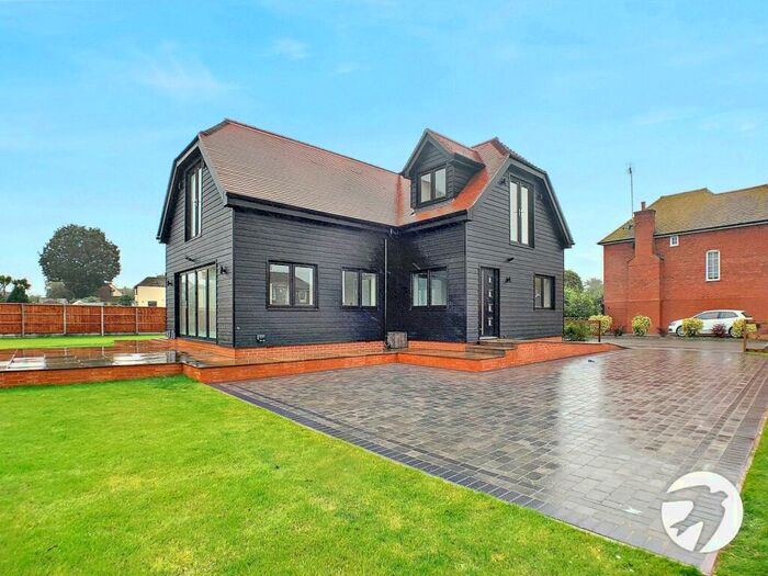 3 Bedroom Detached House To Rent In Wharf Farm, Wharf Lane, Rochester, Kent, ME3