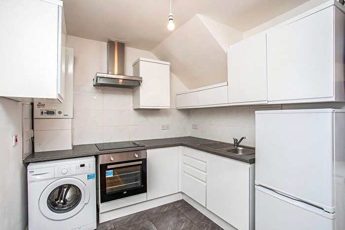 3 Bedroom Flat To Rent In St. Albans Road, Watford, WD17