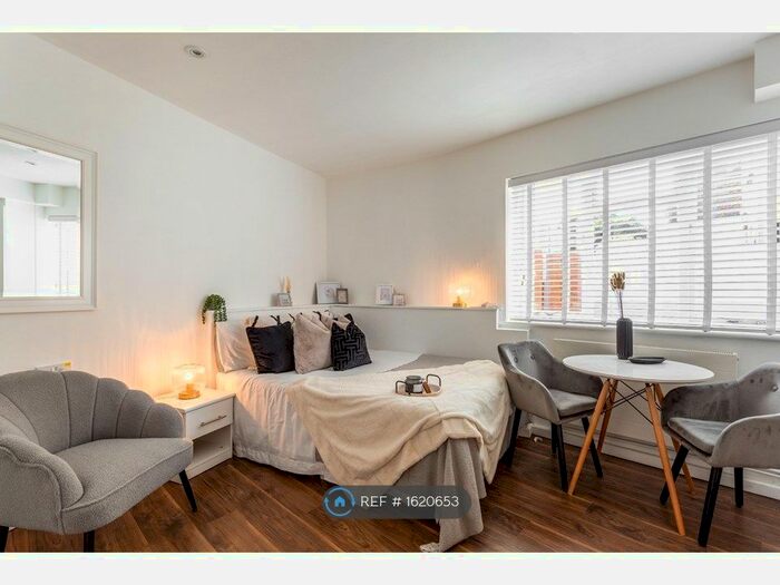 Studio To Rent In Elms Avenue, Eastbourne, BN21