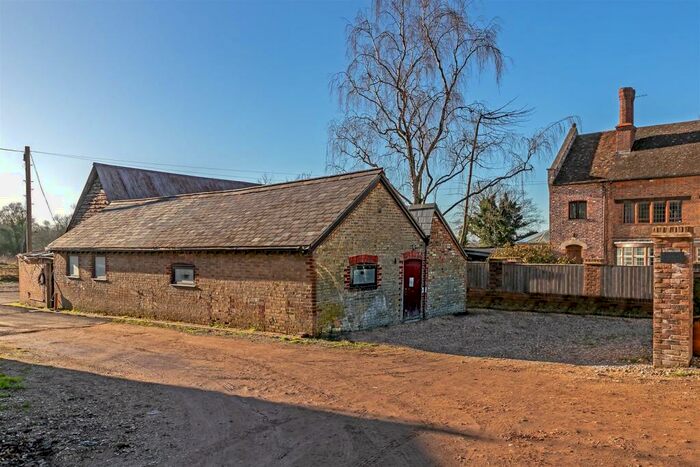 3 Bedroom Semi-Detached Bungalow For Sale In Sewell, Dunstable, LU6