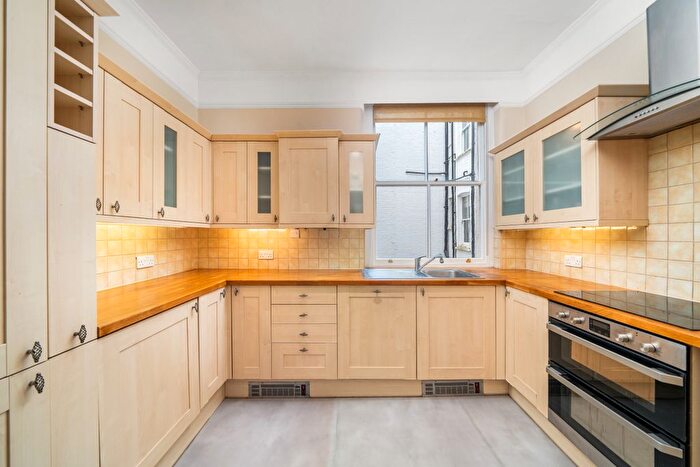 3 Bedroom Flat To Rent In Beaufort Street, Chelsea, SW3