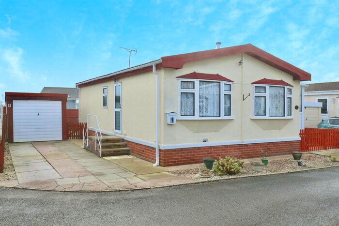 2 Bedroom Park Home For Sale In The Hawthornes, Dunham-On-Trent, Newark, NG22