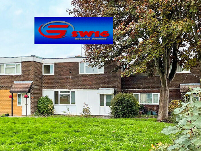 4 Bedroom Terraced House To Rent In Ballantyne Road, Farnborough, Hampshire, GU14