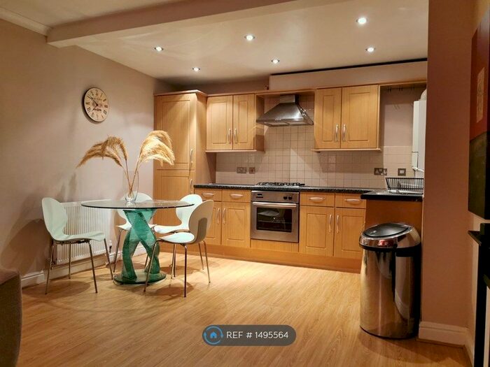 2 Bedroom Flat To Rent In Langsett Road, Sheffield, S6