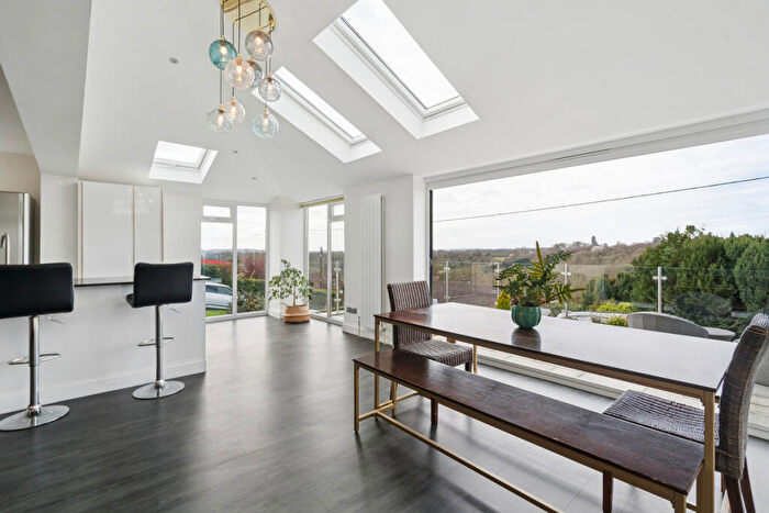 4 Bedroom Detached House For Sale In New Road, Marlow, SL7