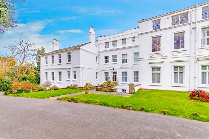 4 Bedroom Maisonette For Sale In Southlands Lane, Tandridge, Oxted, RH8