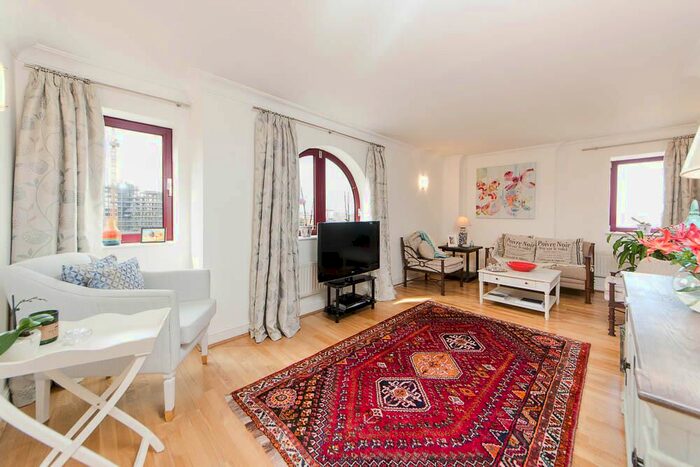 2 Bedroom Flat To Rent In William Morris Way, London, SW6