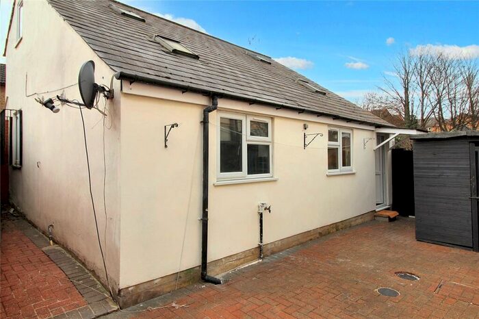 2 Bedroom Bungalow To Rent In West Street, Erith, DA8