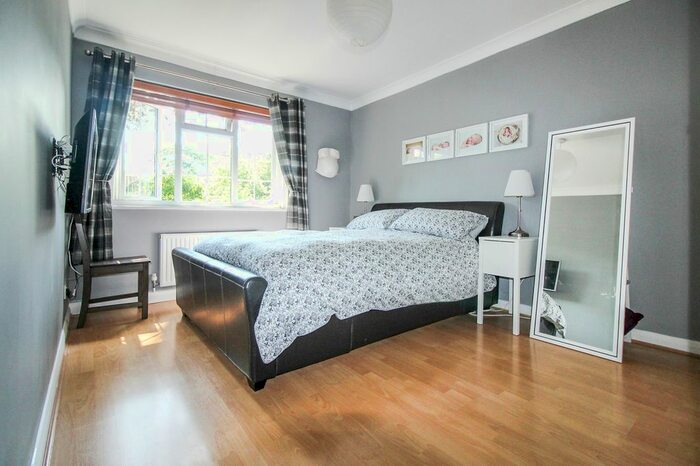 2 Bedroom Flat To Rent In Alexandra Road, Epsom, KT17