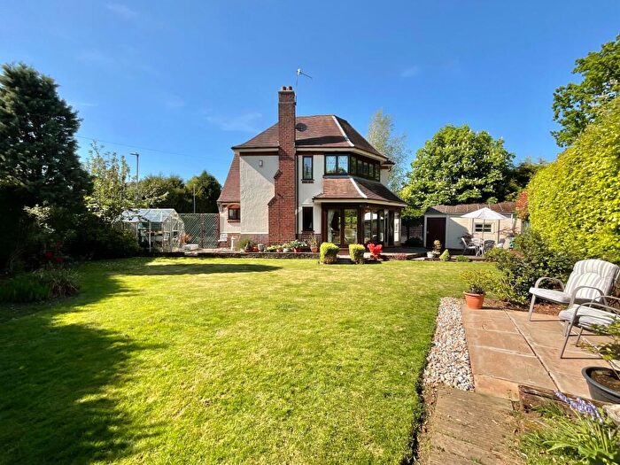 3 Bedroom Detached House For Sale In Beechfield Road, Stoke-On-Trent, ST4