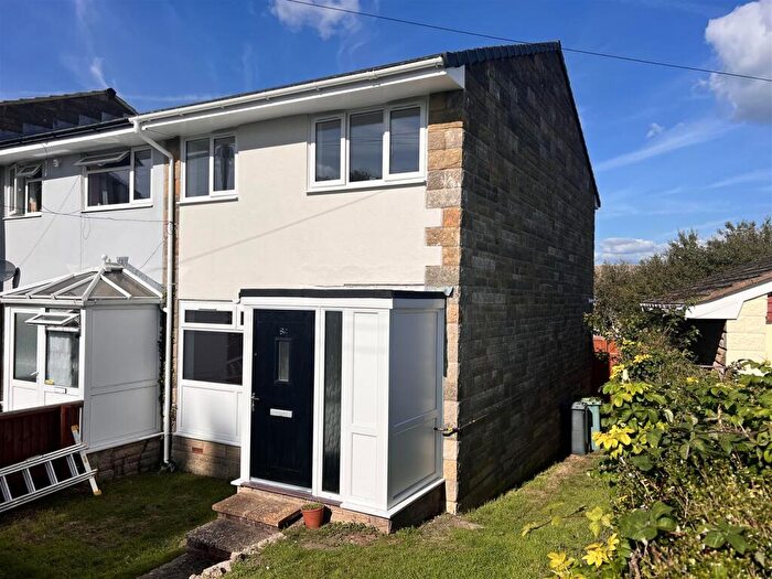 3 Bedroom End Of Terrace House For Sale In Hinton Road, Carisbrooke, PO30