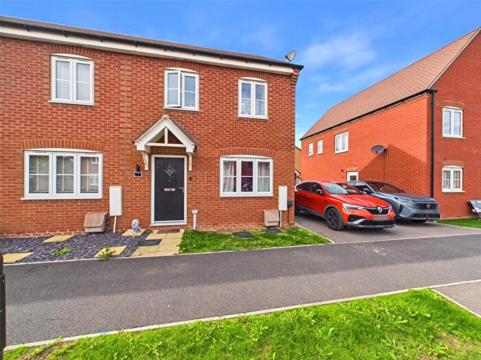 3 Bedroom End Of Terrace House For Sale In Hunts Grove Drive, Hardwicke, Gloucester, Gloucestershire, GL2