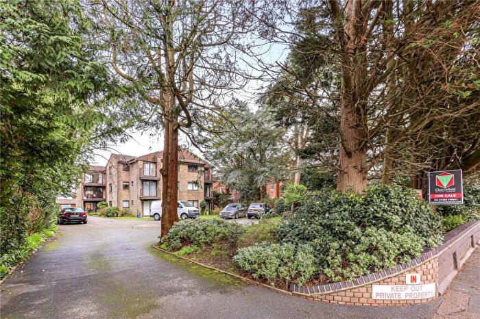 2 Bedroom Apartment For Sale In Richmond Park Road, Charminster, Bournemouth, BH8