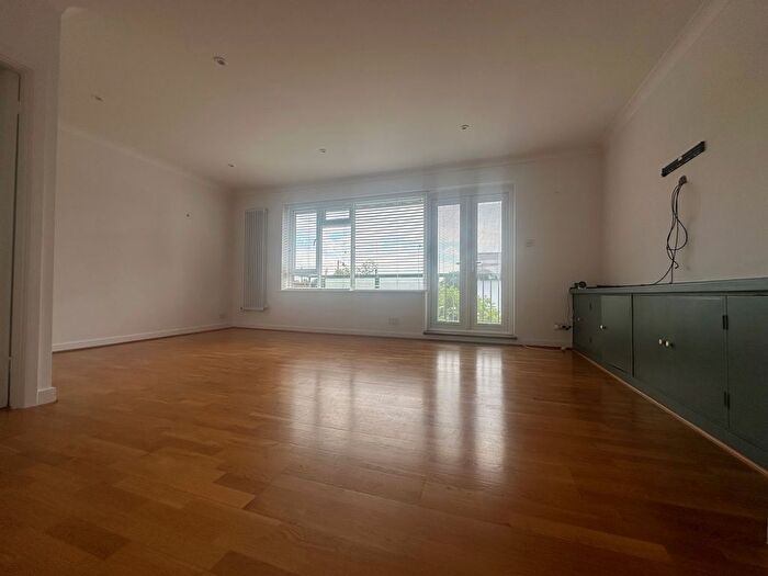 2 Bedroom Flat To Rent In Eversley Park Road, London, N21