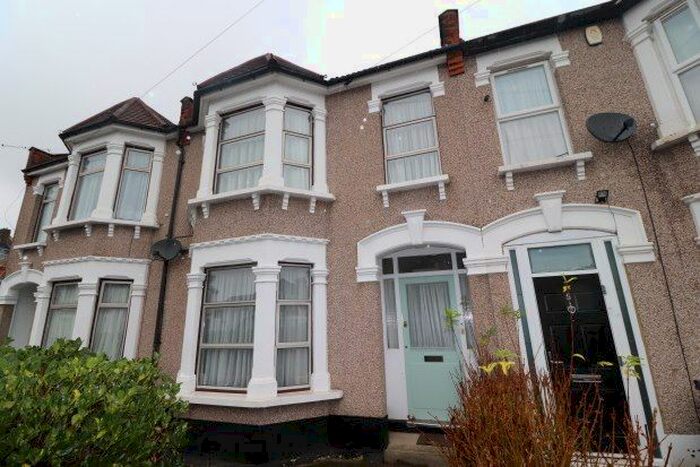 3 Bedroom Property To Rent In Clandon Road, Ilford IG3