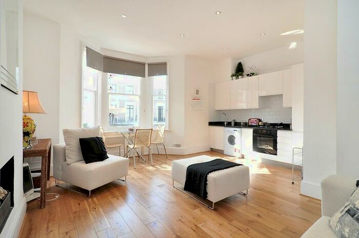 2 Bedroom Flat To Rent In Fernshaw Road, Chelsea, SW10
