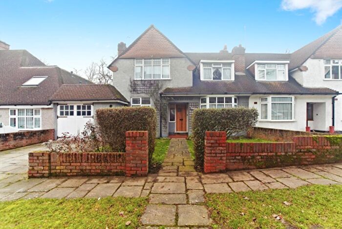 3 Bedroom Semi-Detached House For Sale In Duppas Hill Terrace, Croydon, CR0
