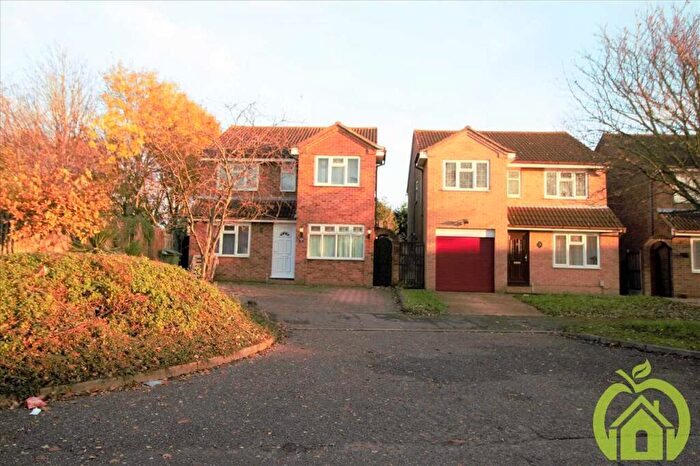 5 Bedroom Detached House To Rent In Inglewood Close, Hornchurch, RM12