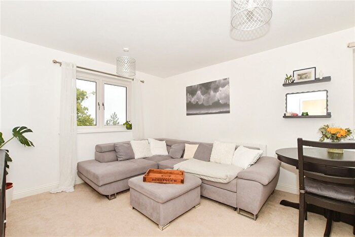 2 Bedroom Flat For Sale In Bailey Place, Crowborough, East Sussex, TN6