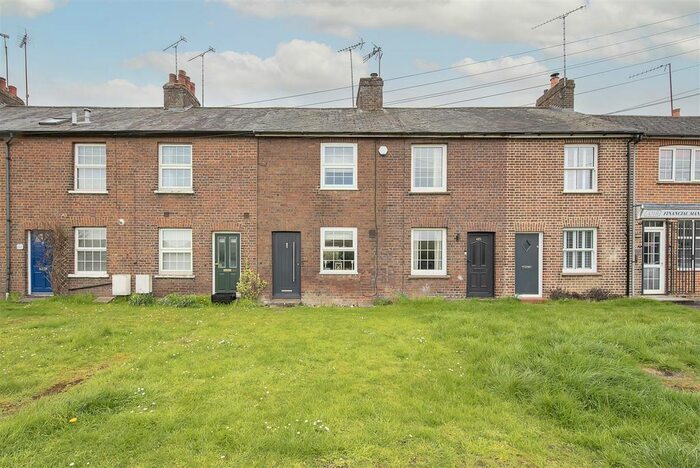 2 Bedroom Terraced House For Sale In Luton Road, Harpenden, AL5