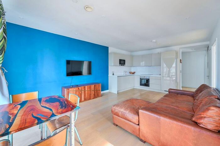 2 Bedroom Flat To Rent In Sayer Street, Elephant And Castle, London, SE17