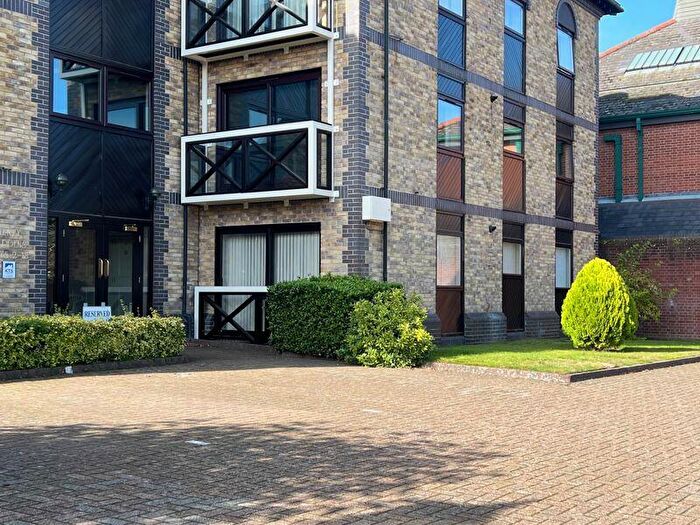 1 Bedroom Apartment For Sale In Henty Gardens, Chichester, PO19