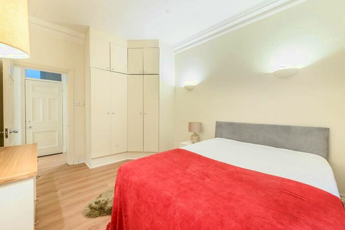 1 Bedroom Flat To Rent In Franklin Row, Sloane Square, London, SW3