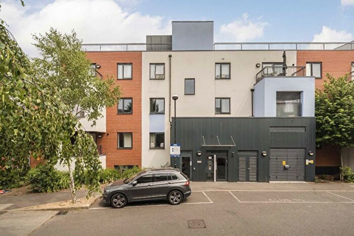 3 Bedroom Flat For Sale In Salisbury Road, Southhall, UB2
