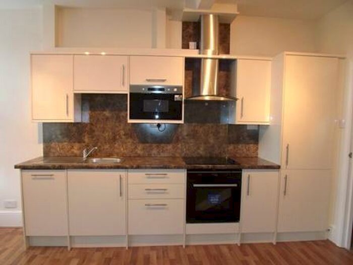 2 Bedroom Apartment To Rent In London Road, Enfield, EN2
