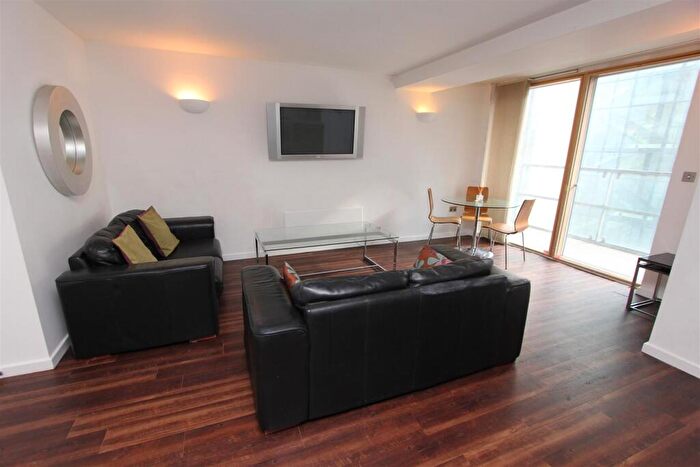 2 Bedroom Flat For Sale In West Point, Wellington Street, LS1