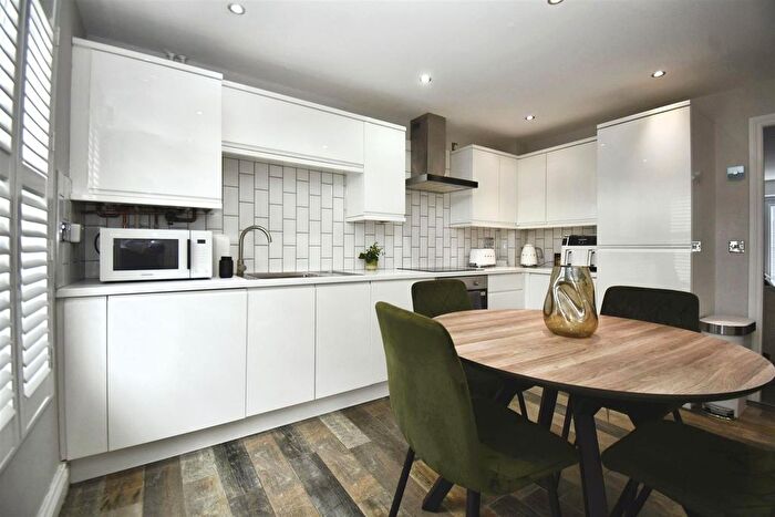 3 Bedroom Terraced House For Sale In Rivelin Park, Kingswood, Hull, HU7