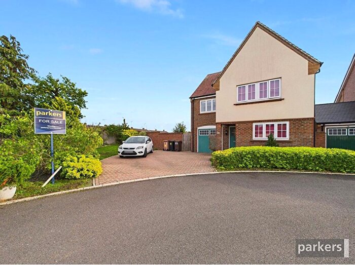4 Bedroom Detached House For Sale In Addington Gardens, Woodley, Reading, Berkshire, RG5