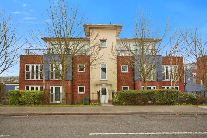 2 Bedroom Flat For Sale In Alexander Square, Eastleigh, SO50