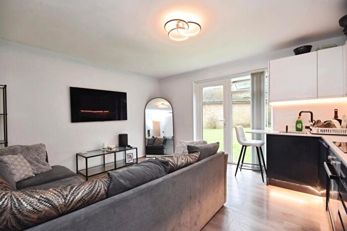 2 Bedroom Flat For Sale In Junction Road, Warley, Brentwood, CM14