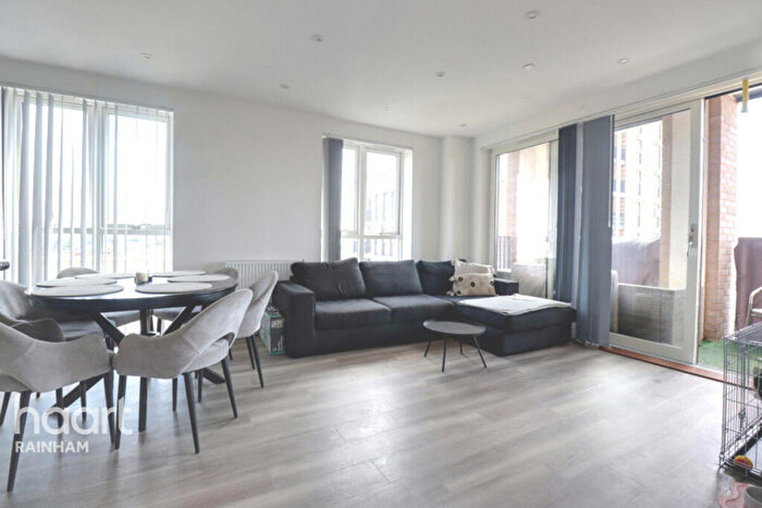 2 Bedroom Apartment For Sale In Portland House, Rainham, RM13