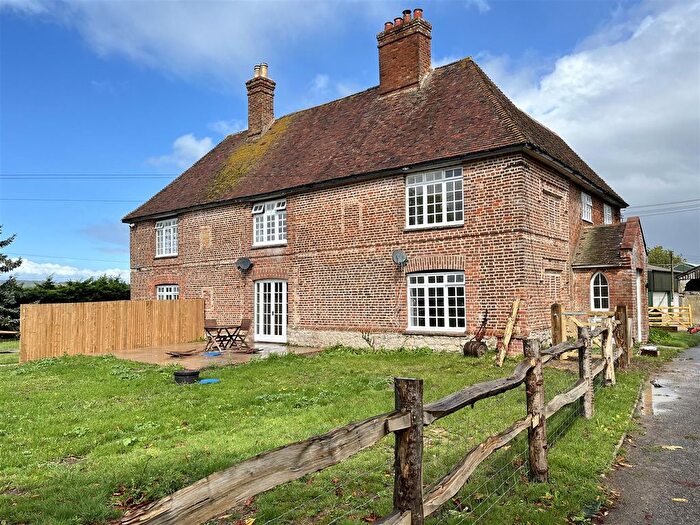 3 Bedroom Semi-Detached House To Rent In Blackwall Road, Hinxhill, TN25