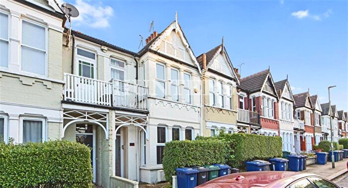 2 Bedroom Flat To Rent In Squires Lane, Finchley, N3