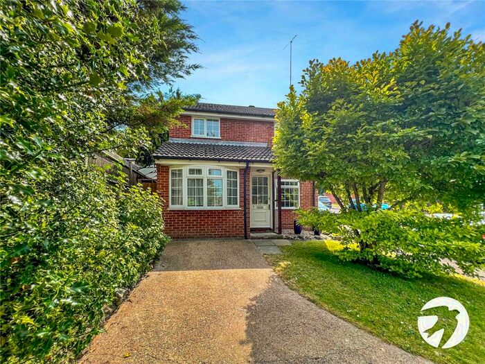 3 Bedroom Detached House To Rent In Highgrove Road, Chatham, Kent, ME5